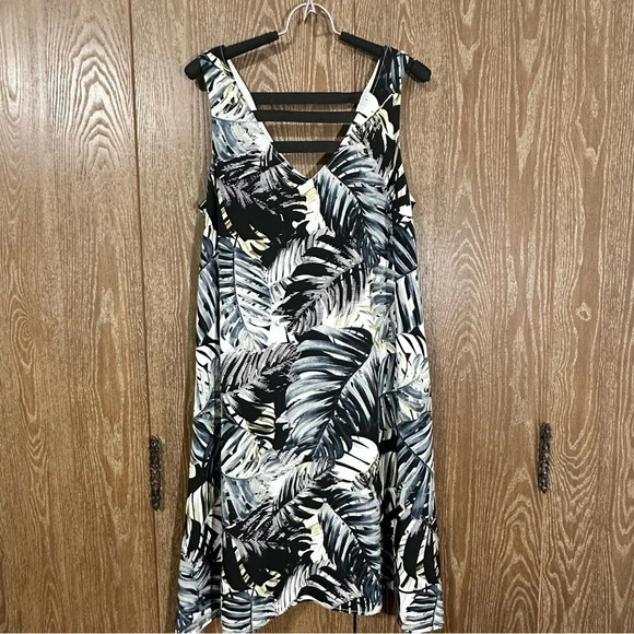 project RUNWAY Dresses & Skirts - Project Runway NWT Women Small Floral Dress Open Back Leaf Print Sleeveless B&W